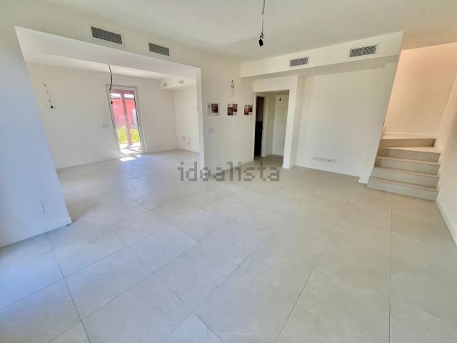 Case e ville in vendita di 146 m² in Via della Resistenza