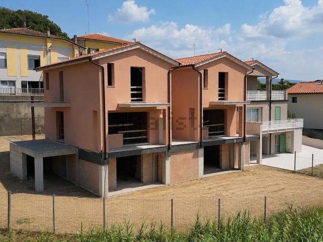 Case e ville in vendita di 146 m² in Via l&apos Annunziata