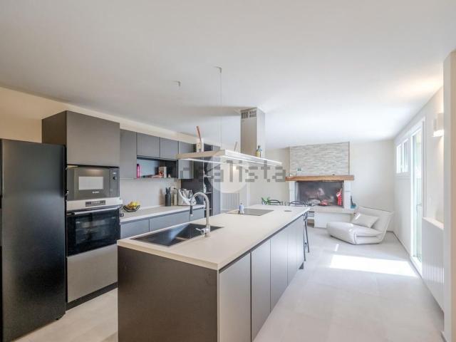 Case e ville in vendita di 146 m² in Via Lionello Fiumi, 14