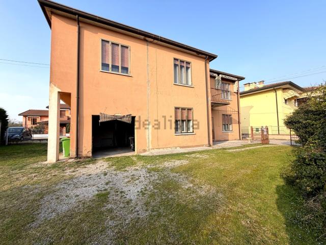 Case e ville in vendita di 146 m² in Via Roma, 5