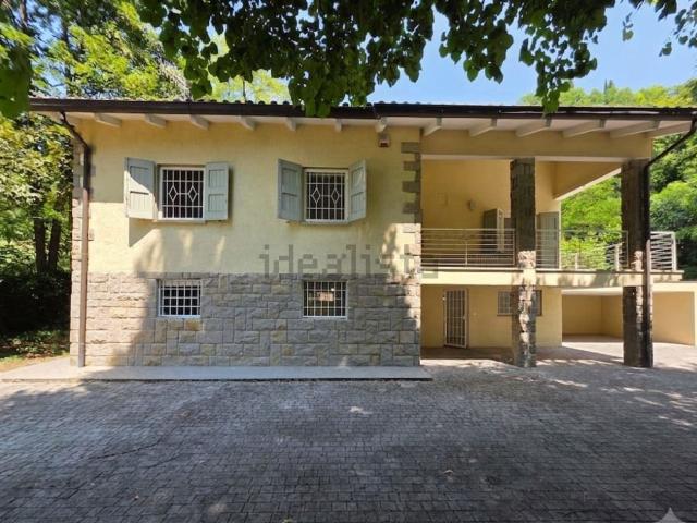 Case e ville in vendita di 146 m² in Via Tignano, 42