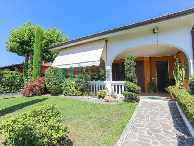 Case e ville in vendita di 147 m² in Via Cristoforo Colombo, 21