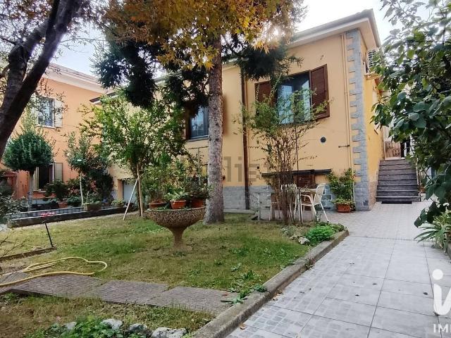 Case e ville in vendita di 147 m² in Via Giacomo Puccini, 16