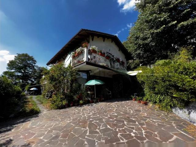 Case e ville in vendita di 147 m² in Via Giovo, 50