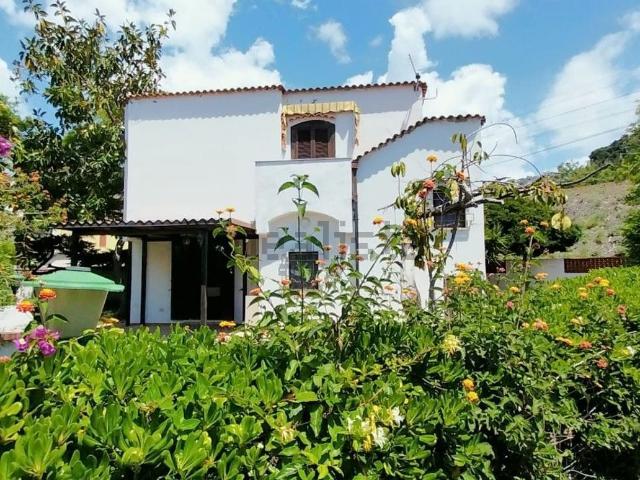 Case e ville in vendita di 147 m² in Via del Boschetto, 42
