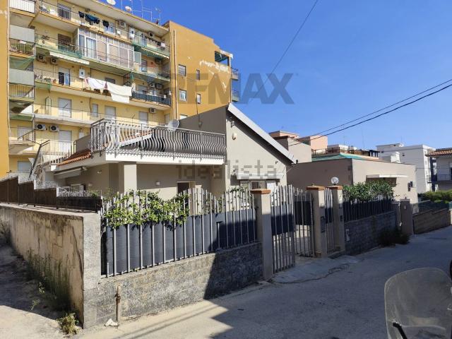 Case e ville in vendita di 147 m² in Via Marche, 53