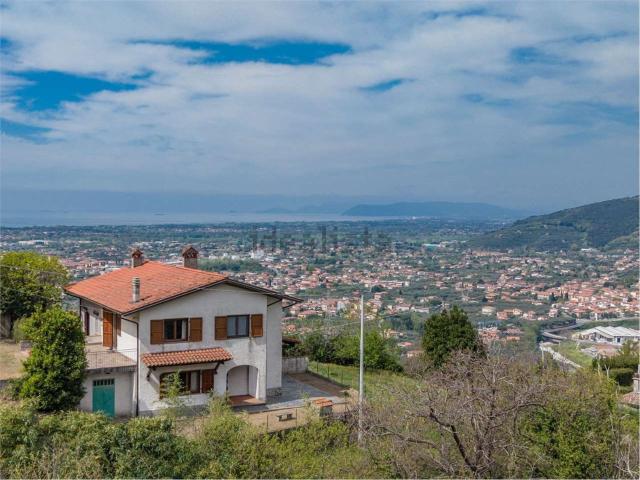 Case e ville in vendita di 148 m² in Via Colle delle Guardie, 13