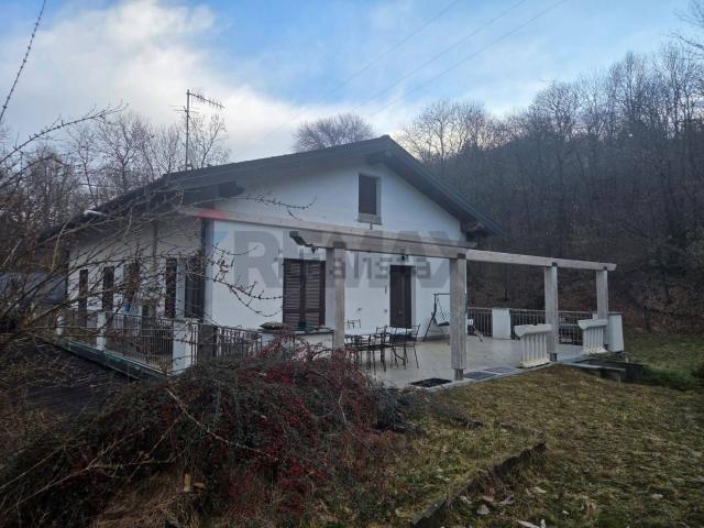 Case e ville in vendita di 148 m² in Via Costantino, 12