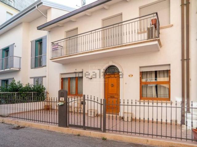 Case e ville in vendita di 148 m² in Via Cremona, 13