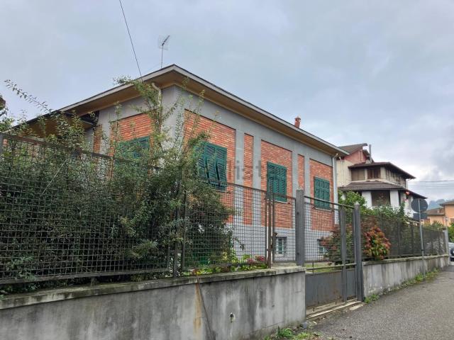 Case e ville in vendita di 148 m² in Via della Libertà, 12