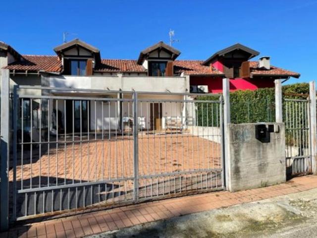 Case e ville in vendita di 148 m² in Via Marzabotto, 4