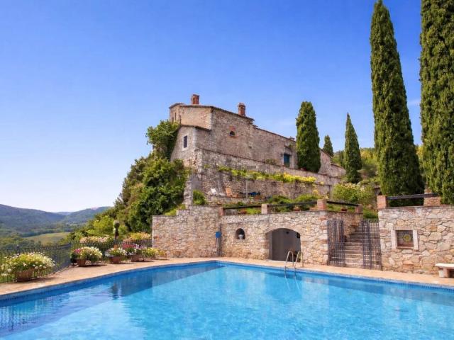 Case e ville in vendita di 1490 m²