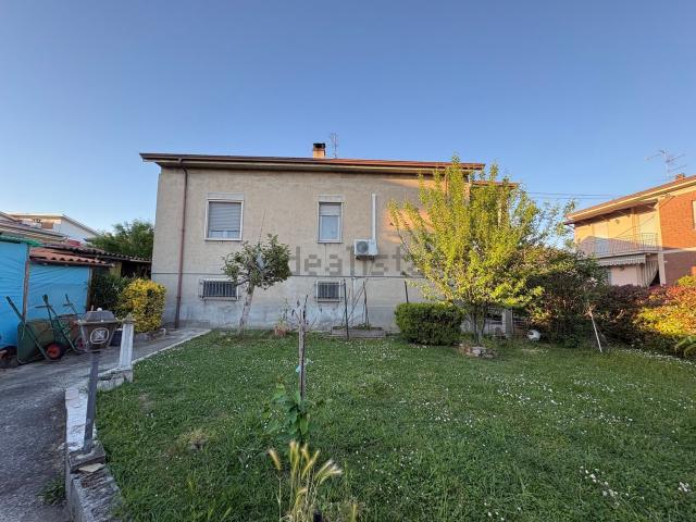 Case e ville in vendita di 149 m² in Via Enrico Fermi