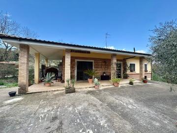Case e ville in vendita di 149 m² in Via Sandro Pertini