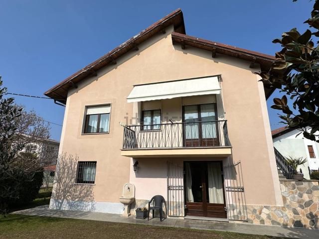 Case e ville in vendita di 149 m² in Via Villafalletto, 26