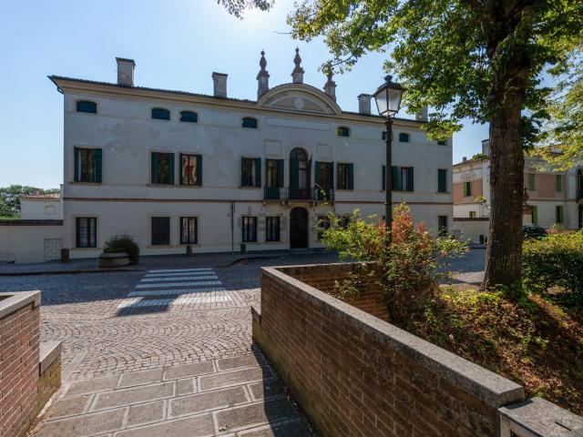 Case e ville in vendita di 1504 m² in Via Ruga, 40