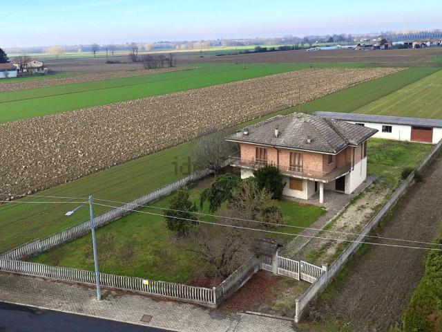 Case e ville in vendita di 150000 m² in Via Pavesa