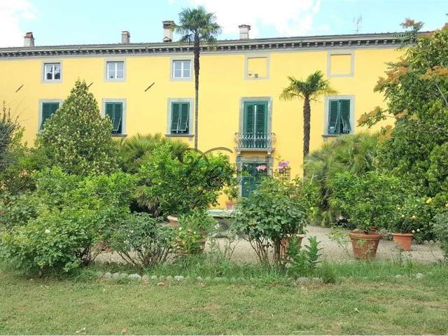 Case e ville in vendita di 1500 m² in Via della Chiesa di Saltocchio, 617