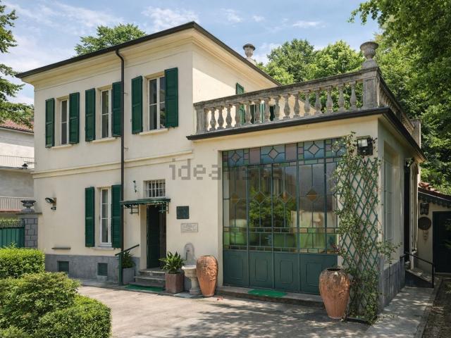 Case e ville in vendita di 1500 m² in Via Fontana