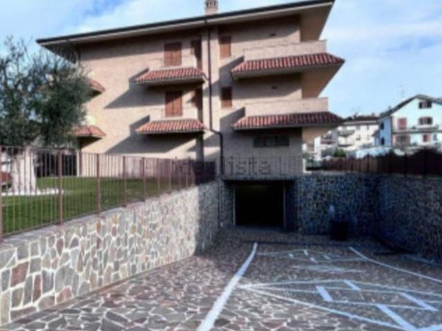 Case e ville in vendita di 1500 m² in Via Franco Antonicelli