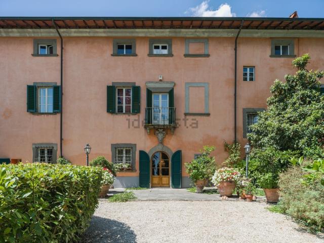 Case e ville in vendita di 1500 m² in Via Lungomonte, 294