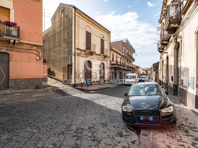 Case e ville in vendita di 1500 m² in Via Vittorio Emanuele III, 204