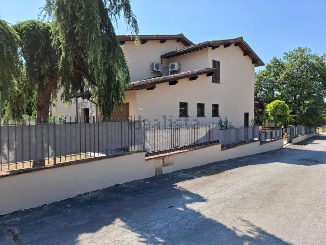 Case e ville in vendita di 150 m² in Via Catalani