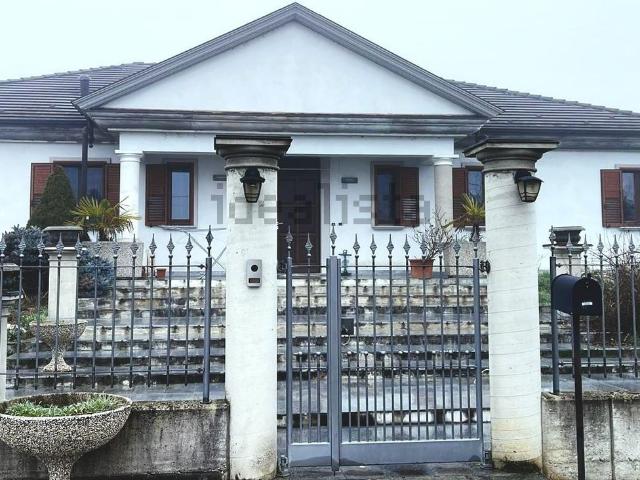 Case e ville in vendita di 150 m² in Via Cantone Chiesa, 28