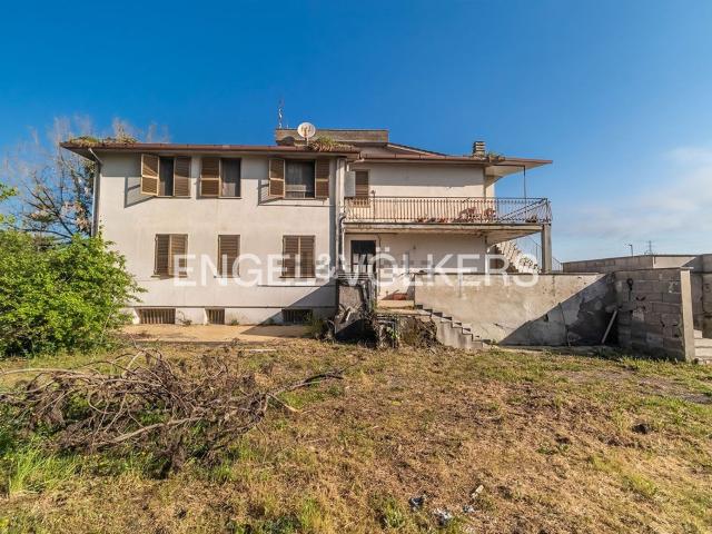 Case e ville in vendita di 150 m² in Via Casagiove