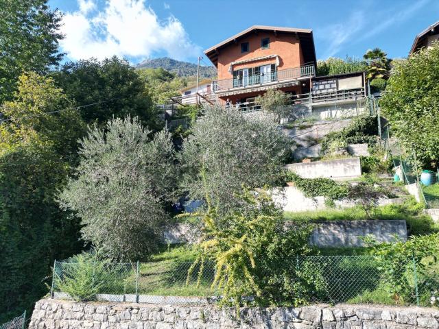 Case e ville in vendita di 150 m² in Via Civetta, 24