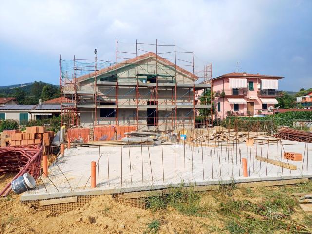 Case e ville in vendita di 150 m² in Via Cisa Vecchia