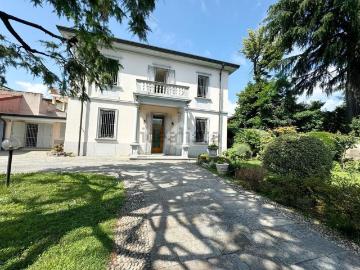Case e ville in vendita di 150 m² in Via Cristoforo Colombo, 1