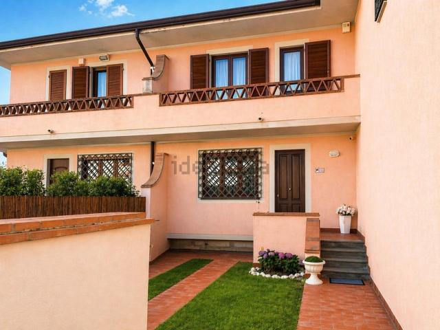 Case e ville in vendita di 150 m² in Via Andreotti, 55