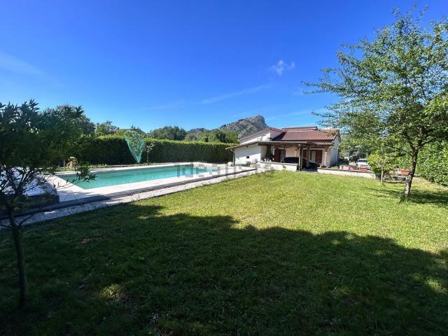 Case e ville in vendita di 150 m² in Via Abate Rea