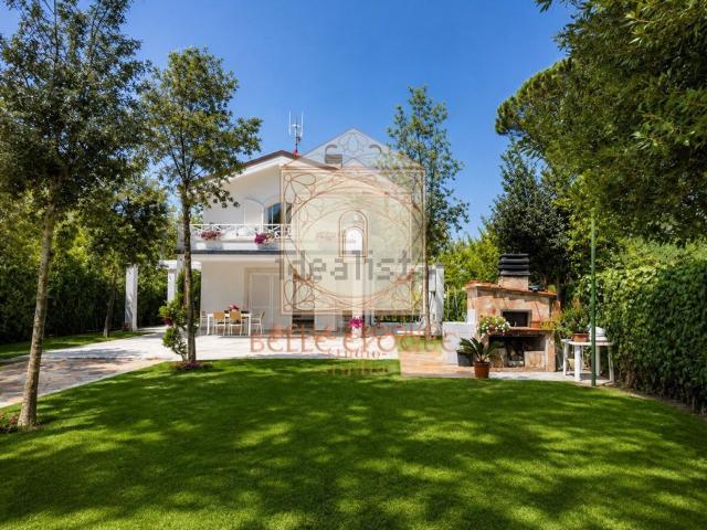Case e ville in vendita di 150 m² in Via Agnelli, 58