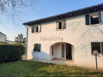 Case e ville in vendita di 150 m² in Via Albare