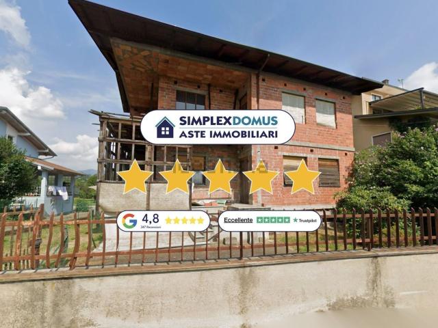 Case e ville in vendita di 150 m² in Via Alla Sesia
