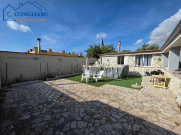 Case e ville in vendita di 150 m² in Via Archimede, 32