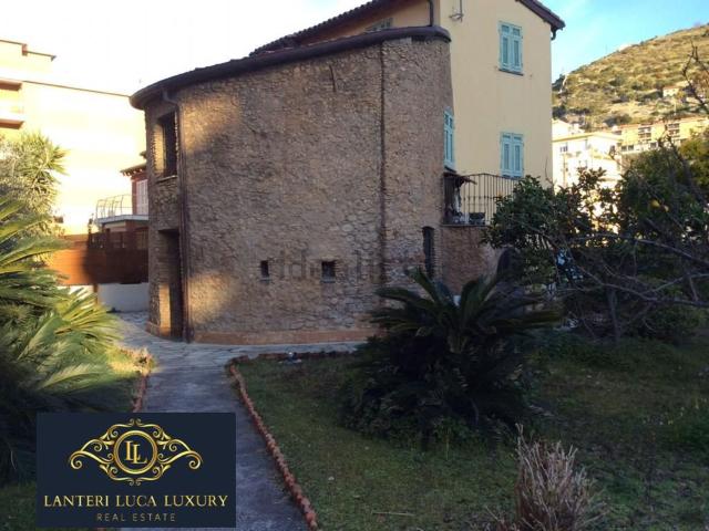 Case e ville in vendita di 150 m² in Via Asse