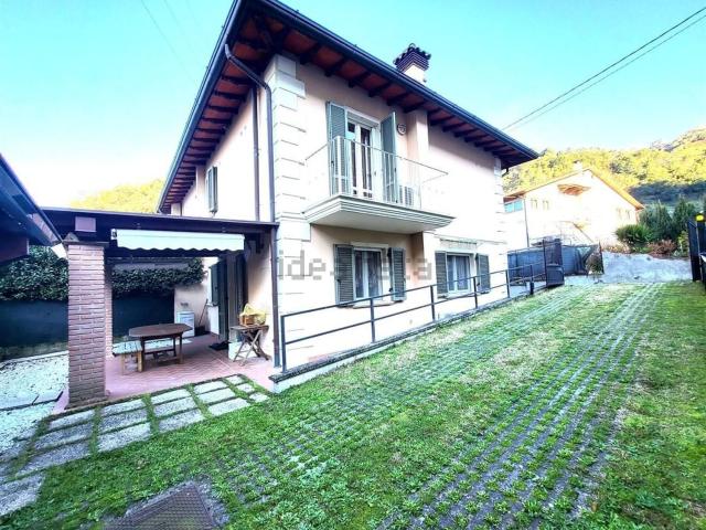 Case e ville in vendita di 150 m² in Via Bottaccio