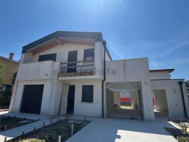 Case e ville in vendita di 150 m² in Via Botte, 1