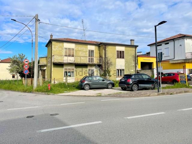 Case e ville in vendita di 150 m² in Via G. Marconi, 52