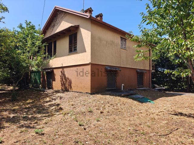 Case e ville in vendita di 150 m² in Via G. Pascoli, 5