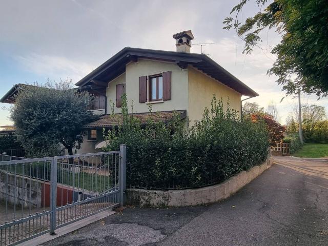 Case e ville in vendita di 150 m² in Via Galileo Galilei, 11