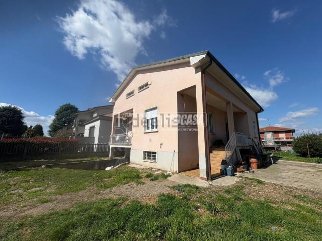 Case e ville in vendita di 150 m² in Via Giacomo Leopardi