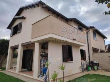 Case e ville in vendita di 150 m² in Via Giovanni Falcone, 48