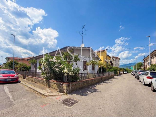 Case e ville in vendita di 150 m² in Via Giovanni Verga