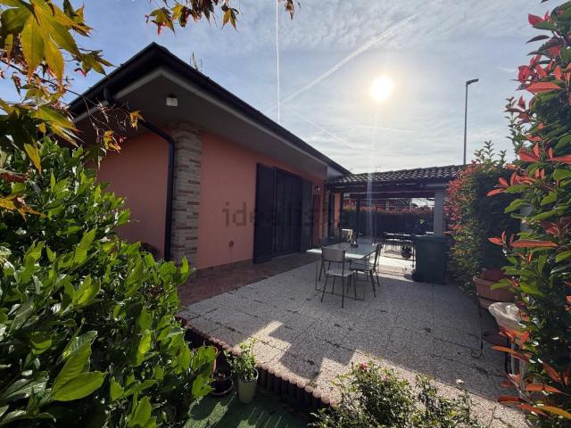 Case e ville in vendita di 150 m² in Via Grazia Deledda, 50