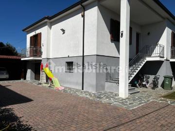 Case e ville in vendita di 150 m² in Via Guasta Walter