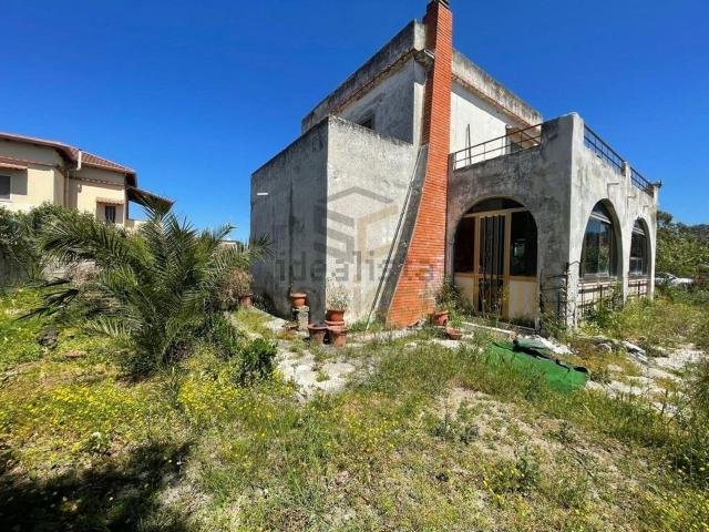 Case e ville in vendita di 150 m² in Via Domiziana